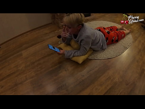 ❤️ 瘋狂的金發女郎吸吮巨大的雞巴並在上面彈跳 - 肛交 ️ 色情視頻 在色情 zh-tw.porn33.top ❌️